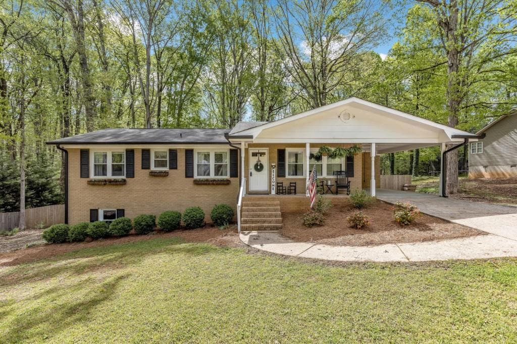 3 bedroom, 2 bathroom, 1,248 sq ft single family residence sold at 979 Honeysuckle Trail, Winder, GA 30680