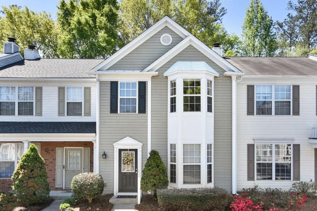 3 bedroom, 3 bathroom, 1,370 sq ft townhouse sold at 13300 Morris Road 28, Alpharetta, GA 30004