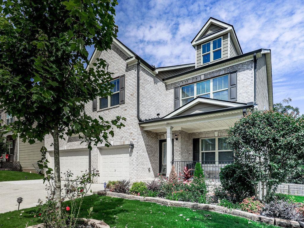 6 bedroom, 5 bathroom, 5,892 sq ft single family residence sold at 2648 MUSKEG Court, Atlanta, GA 30331