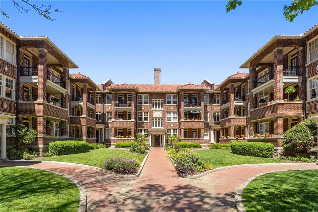 2 bedroom, 1 bathroom, 1,000 sq ft condominium sold at 198 Ponce de Leon Avenue 4A, Atlanta, GA 30308