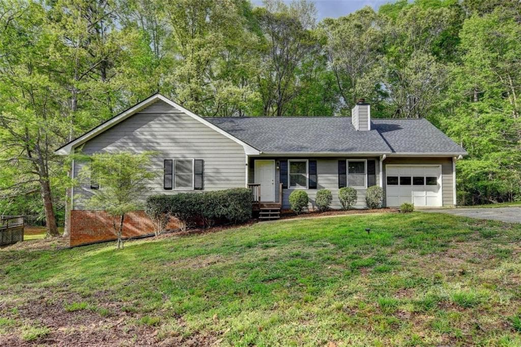 3 bedroom, 2 bathroom, 2,295 sq ft single family residence sold at 140 St Paul's Drive, Athens, GA 30606