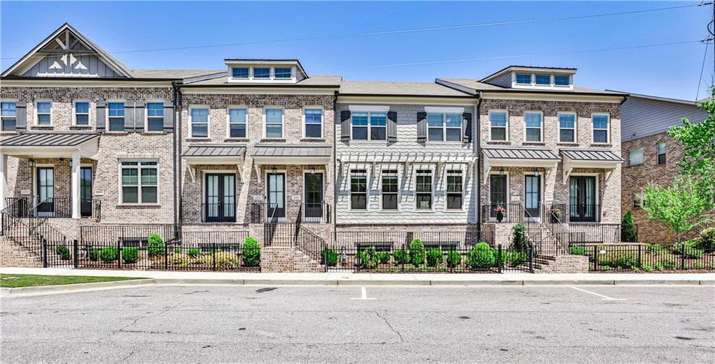 3 bedroom, 4 bathroom, 2,370 sq ft townhouse sold at 2282 Mclean Chase, Smyrna, GA 30080