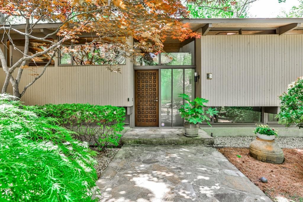 3 bedroom, 3 bathroom single family residence sold at 45 Seville Chase, Atlanta, GA 30328