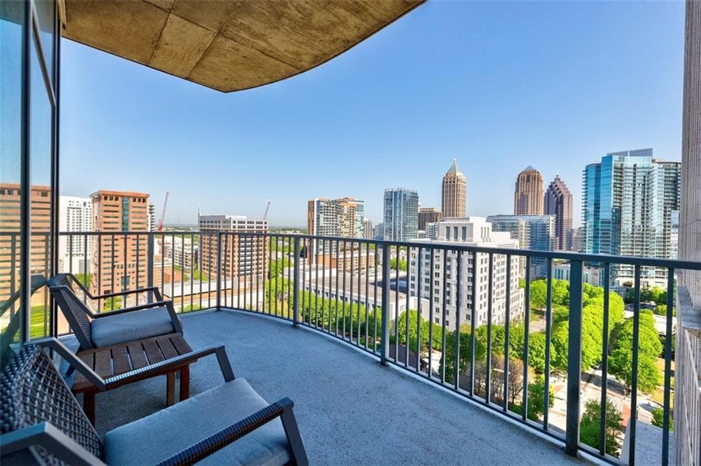 2 bedroom, 2 bathroom, 1,032 sq ft condominium sold at 943 PEACHTREE Street 1711, Atlanta, GA 30309
