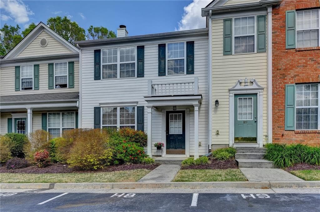 3 bedroom, 3 bathroom, 1,370 sq ft townhouse sold at 10900 Wittenridge Drive H8, Alpharetta, GA 30022