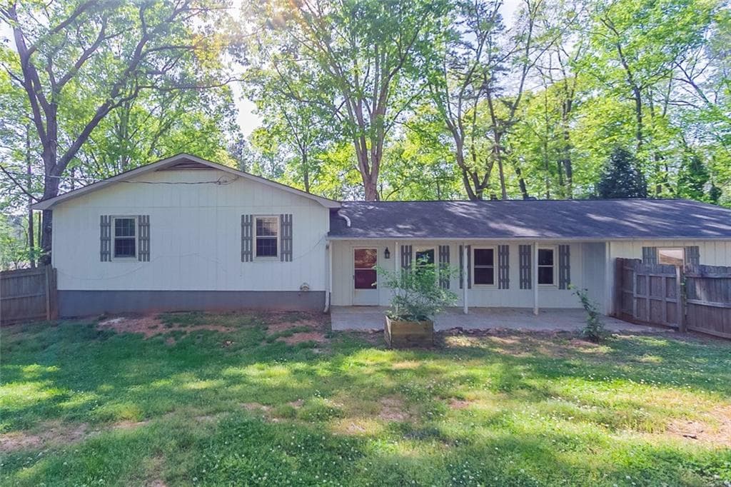 4 bedroom, 2 bathroom, 1,536 sq ft single family residence sold at 5381 Blackhawk Drive, Acworth, GA 30102