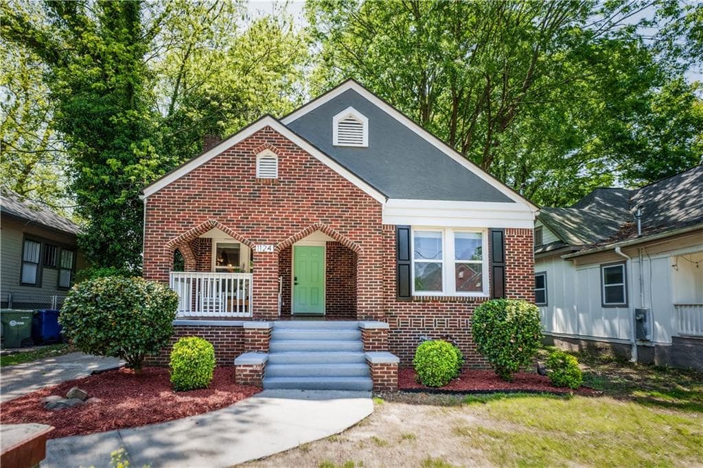 3 bedroom, 2 bathroom, 1,349 sq ft single family residence sold at 1124 Larosa Terrace, Atlanta, GA 30310