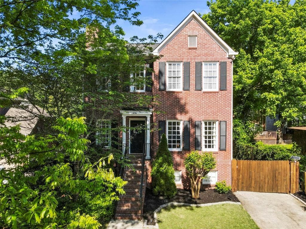 4 bedroom, 3 bathroom, 2,512 sq ft single family residence sold at 3096 Hillview Avenue, Brookhaven, GA 30319