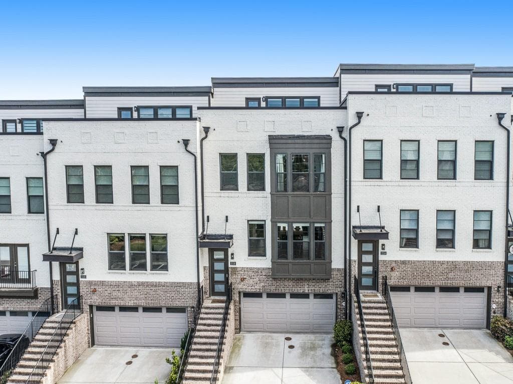 4 bedroom, 5 bathroom, 2,700 sq ft townhouse sold at 2118 Iverson Drive, Smyrna, GA 30080