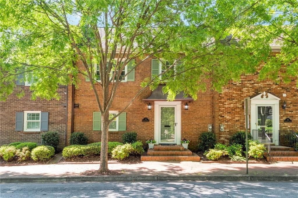 2 bedroom, 3 bathroom, 1,500 sq ft townhouse sold at 13 Sycamore Square, Decatur, GA 30030