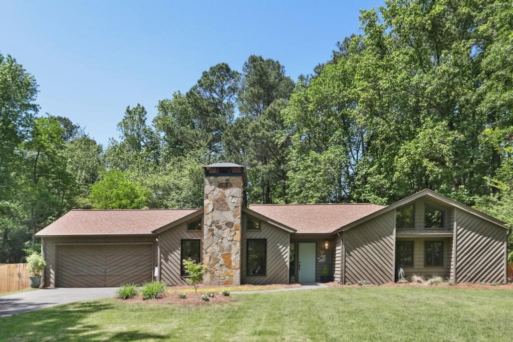 3 bedroom, 2 bathroom, 1,764 sq ft single family residence sold at 3465 Cedar Valley Court, Smyrna, GA 30080