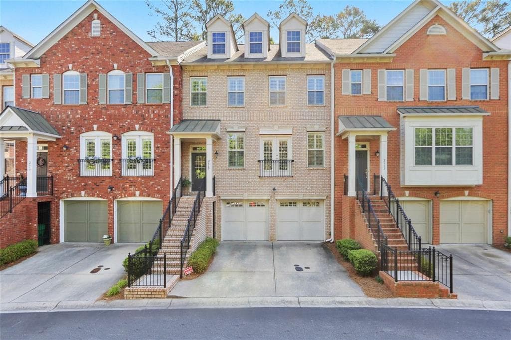4 bedroom, 4 bathroom, 2,741 sq ft townhouse sold at 2665 Derby Walk, Brookhaven, GA 30319