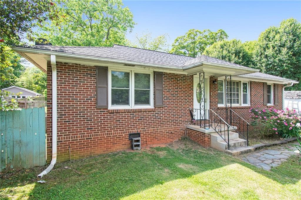 3 bedroom, 1 bathroom, 1,100 sq ft single family residence sold at 2176 Old Spring Road, Smyrna, GA 30080