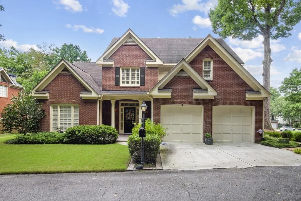 3 bedroom, 3 bathroom, 2,682 sq ft single family residence sold at 2762 Log Cabin Drive, Atlanta, GA 30339
