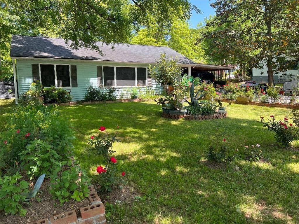 3 bedroom, 1 bathroom, 1,000 sq ft single family residence sold at 707 Quaker Street, Atlanta, GA 30315