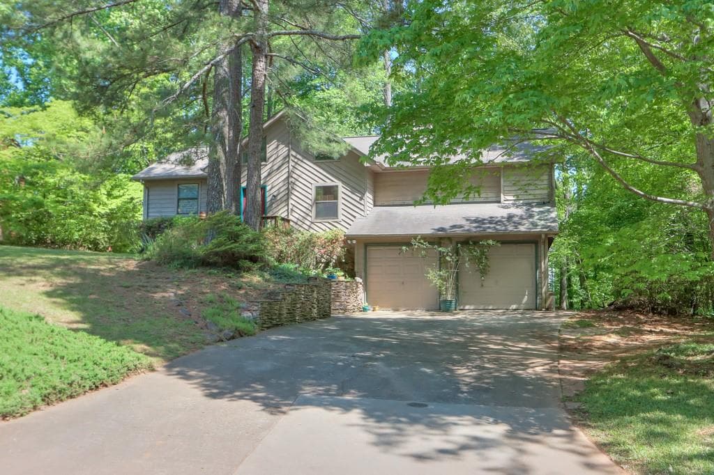 3 bedroom, 2 bathroom, 1,459 sq ft single family residence sold at 1046 Summer Hill Court, Acworth, GA 30102
