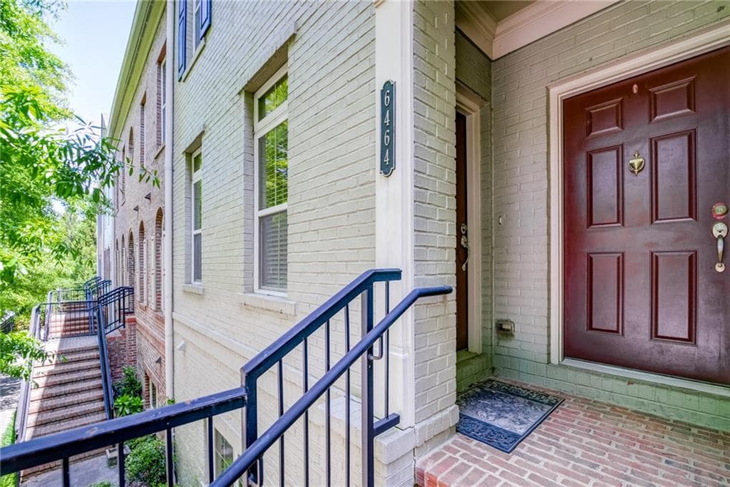 3 bedroom, 3 bathroom, 1,679 sq ft townhouse sold at 6464 Chariot Street 17, Atlanta, GA 30328