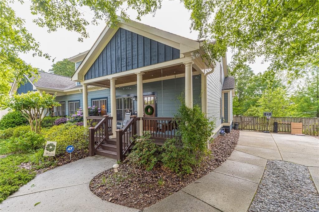 698 Frasier Circle, Marietta, GA 30060 — most recent listing photo