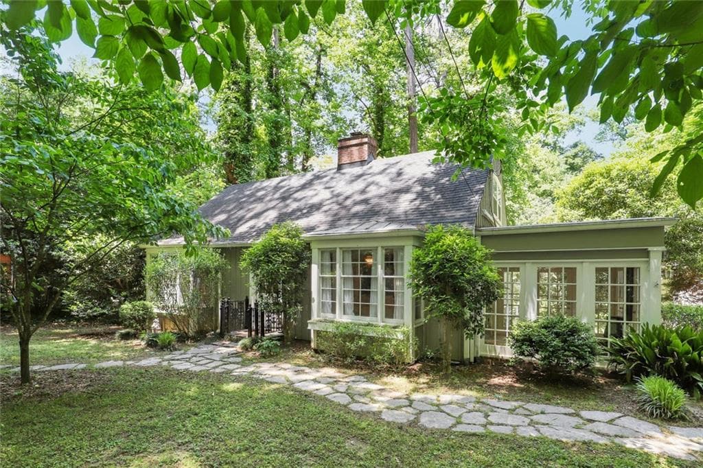 4 bedroom, 2 bathroom, 1,585 sq ft single family residence sold at 399 Chelsea Circle, Atlanta, GA 30307