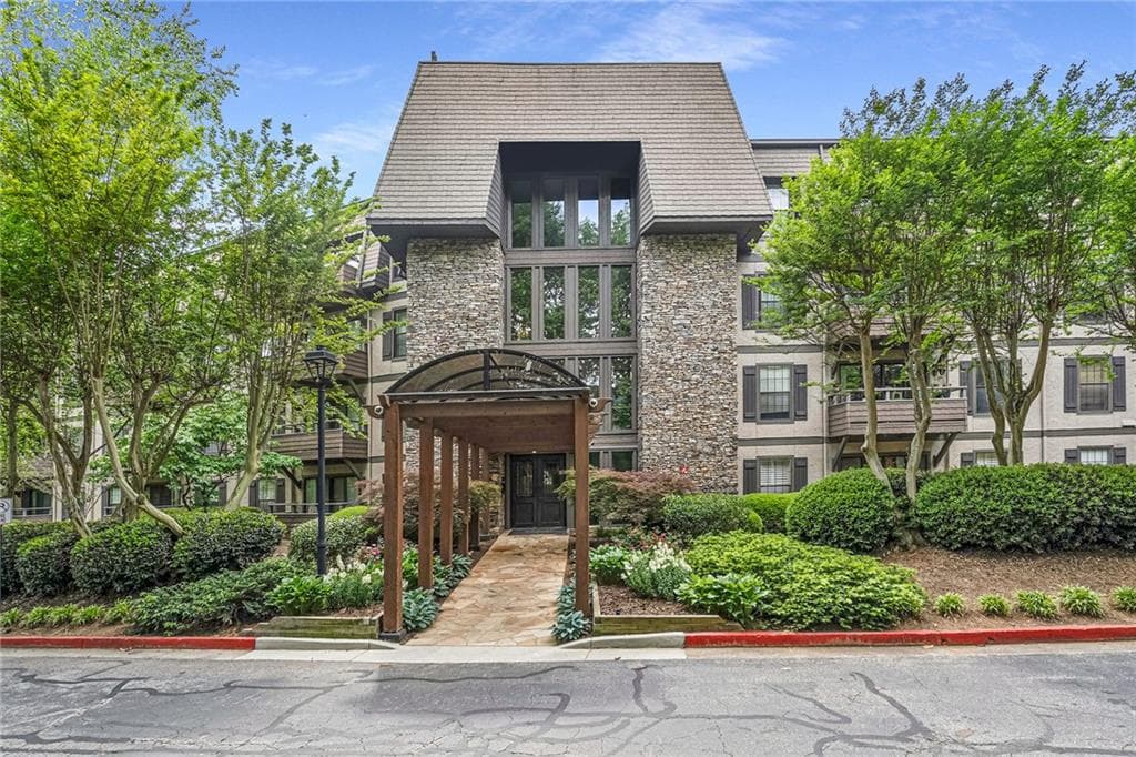 1402 Highland Bluff Drive 402, Atlanta, GA 30339 — most recent listing photo