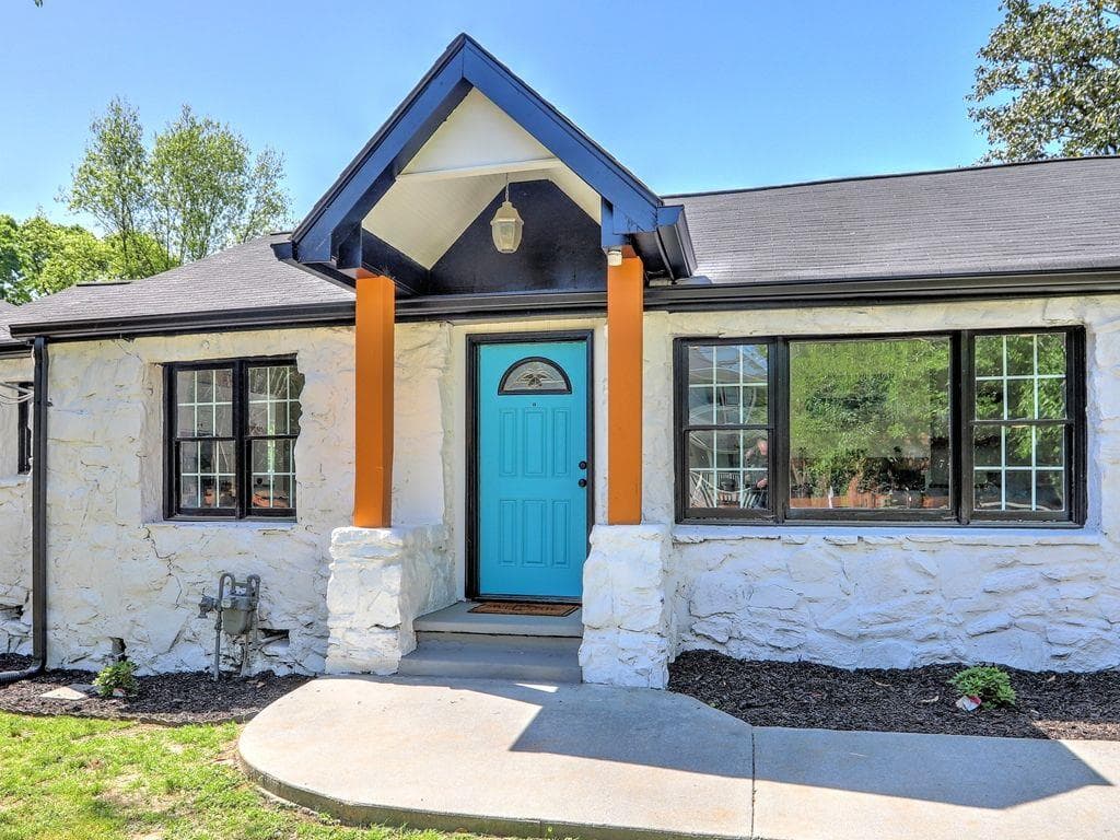 4 bedroom, 3 bathroom, 1,852 sq ft single family residence sold at 1280 NORTH Avenue, Atlanta, GA 30318