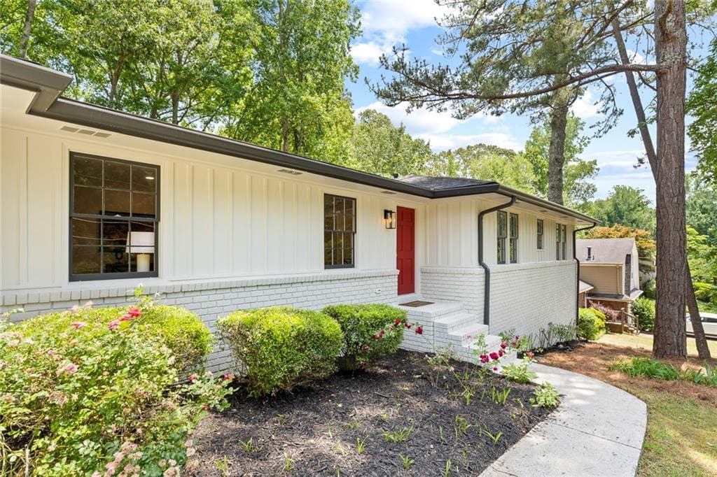 1252 Seven Springs Circle, Marietta, GA 30068 — most recent listing photo