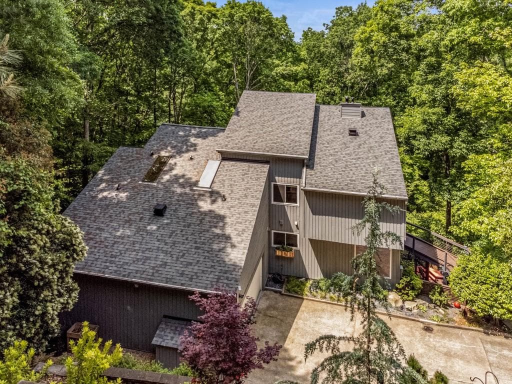 9445 Huntcliff Trace, Sandy Springs, GA 30350 — most recent listing photo