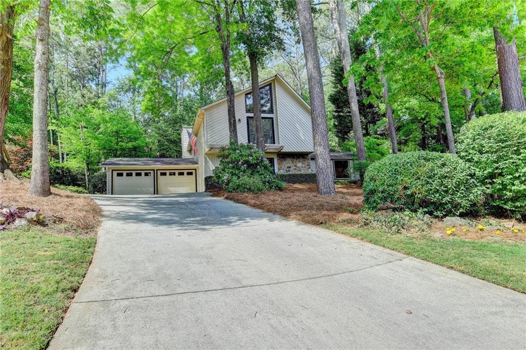 5 bedroom, 3 bathroom, 2,991 sq ft single family residence sold at 2765 Roxburgh Drive, Roswell, GA 30076