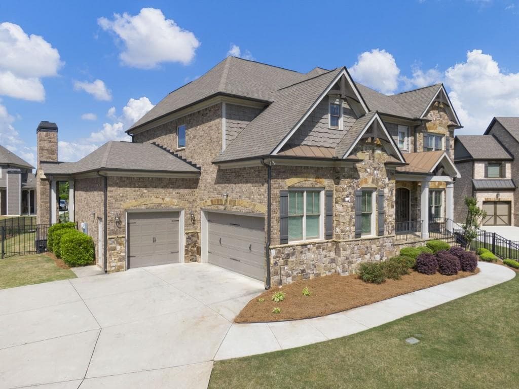 6 bedroom, 5 bathroom, 6,043 sq ft single family residence sold at 2076 Skybrooke Lane, Hoschton, GA 30548