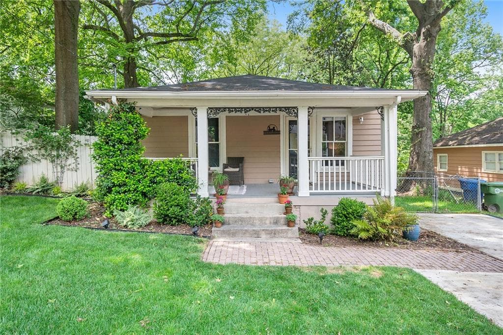 2 bedroom, 2 bathroom, 1,412 sq ft single family residence sold at 986 Carr Street, Atlanta, GA 30318