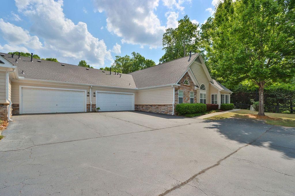 3033 OAKSIDE Circle, Alpharetta, GA 30004 — most recent listing photo