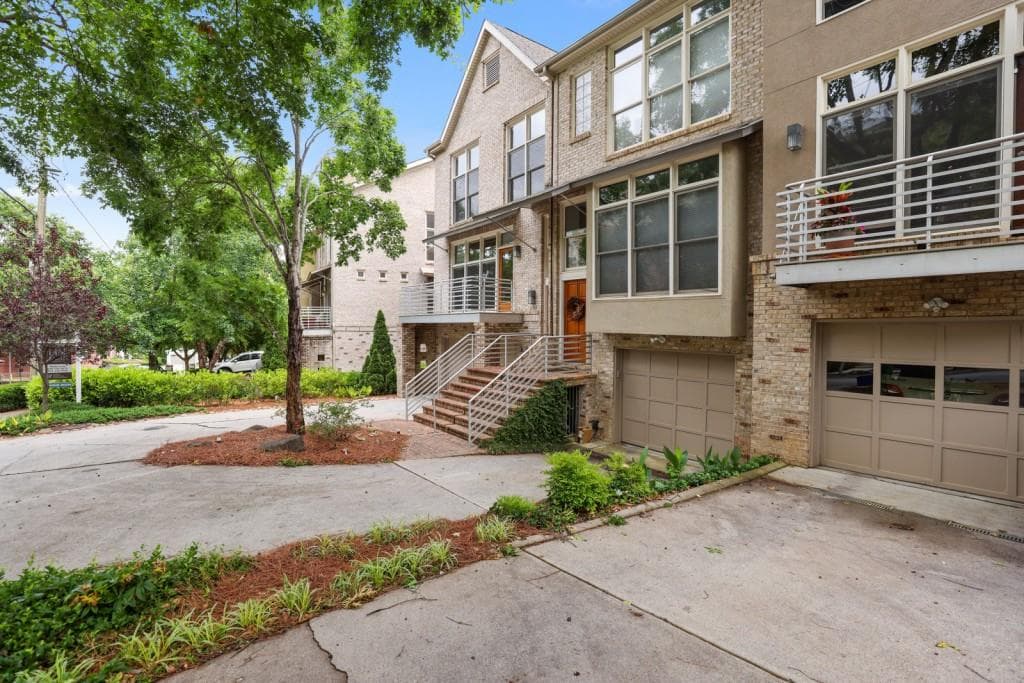 1305 Peachtree View, Brookhaven, GA 30319 — most recent listing photo