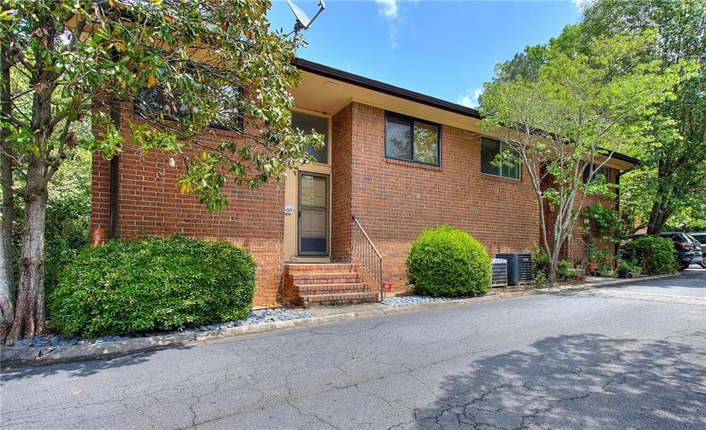 2570 Bradford Square, Atlanta, GA 30345 — most recent listing photo