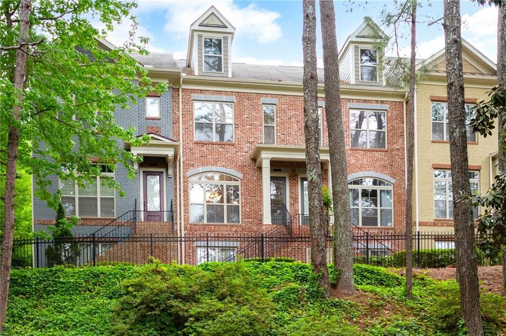 3 bedroom, 4 bathroom, 1,975 sq ft townhouse sold at 1752 Breyerton Drive 20, Atlanta, GA 30329