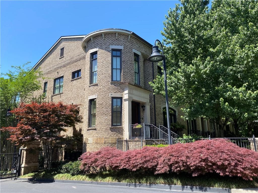 3 bedroom, 4 bathroom, 4,073 sq ft townhouse sold at 8 Honour Avenue 4, Atlanta, GA 30305