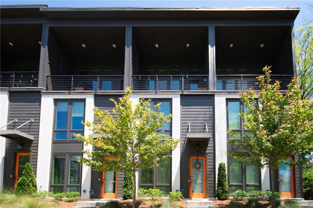 3 bedroom, 3 bathroom, 1,350 sq ft single family residence sold at 439 Parkway Drive, Atlanta, GA 30308
