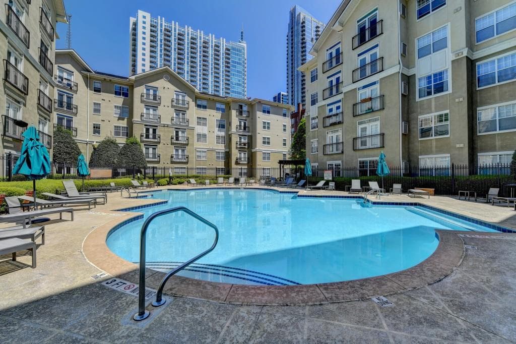 2 bedroom, 1 bathroom, 1,094 sq ft condominium sold at 800 Peachtree Street 2504, Atlanta, GA 30308