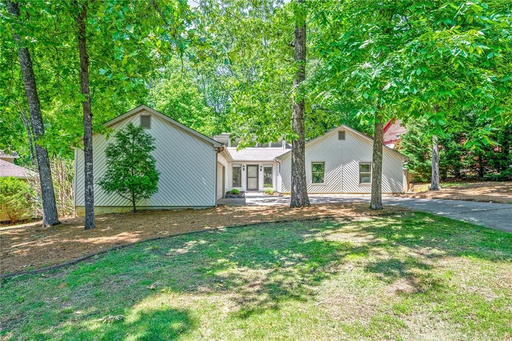 3 bedroom, 2 bathroom, 1,655 sq ft single family residence sold at 8533 Colony Club Drive, Alpharetta, GA 30022