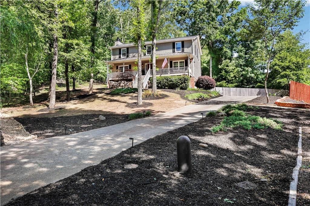 4 bedroom, 3 bathroom, 2,200 sq ft single family residence sold at 3255 Devaughn Drive, Marietta, GA 30066