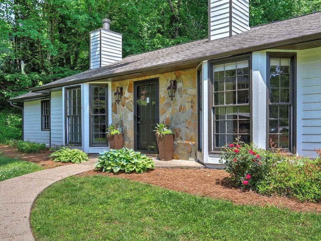 2465 Robin Hood Place, Marietta, GA 30068 — most recent listing photo