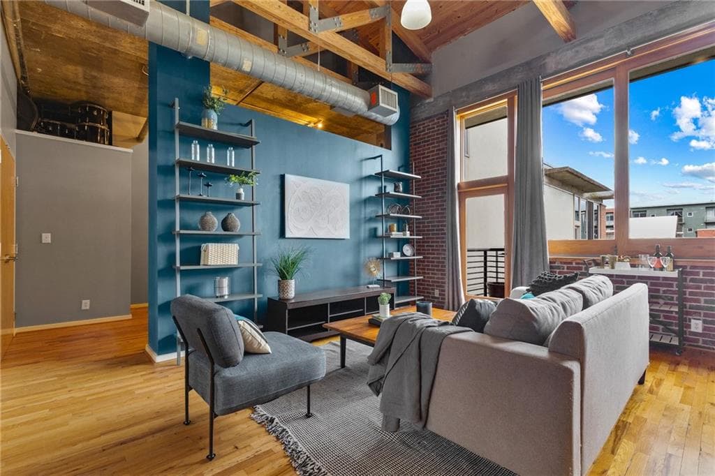2 bedroom, 2 bathroom, 1,116 sq ft condominium sold at 660 Glen Iris Drive 405, Atlanta, GA 30308