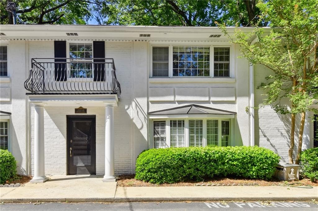 1 bedroom, 1 bathroom, 574 sq ft condominium sold at 841 Frederica Street 27, Atlanta, GA 30306