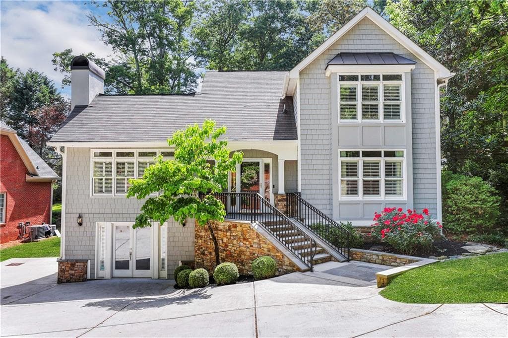 3 bedroom, 3 bathroom, 2,636 sq ft single family residence sold at 2343 Howell Mill Road, Atlanta, GA 30318