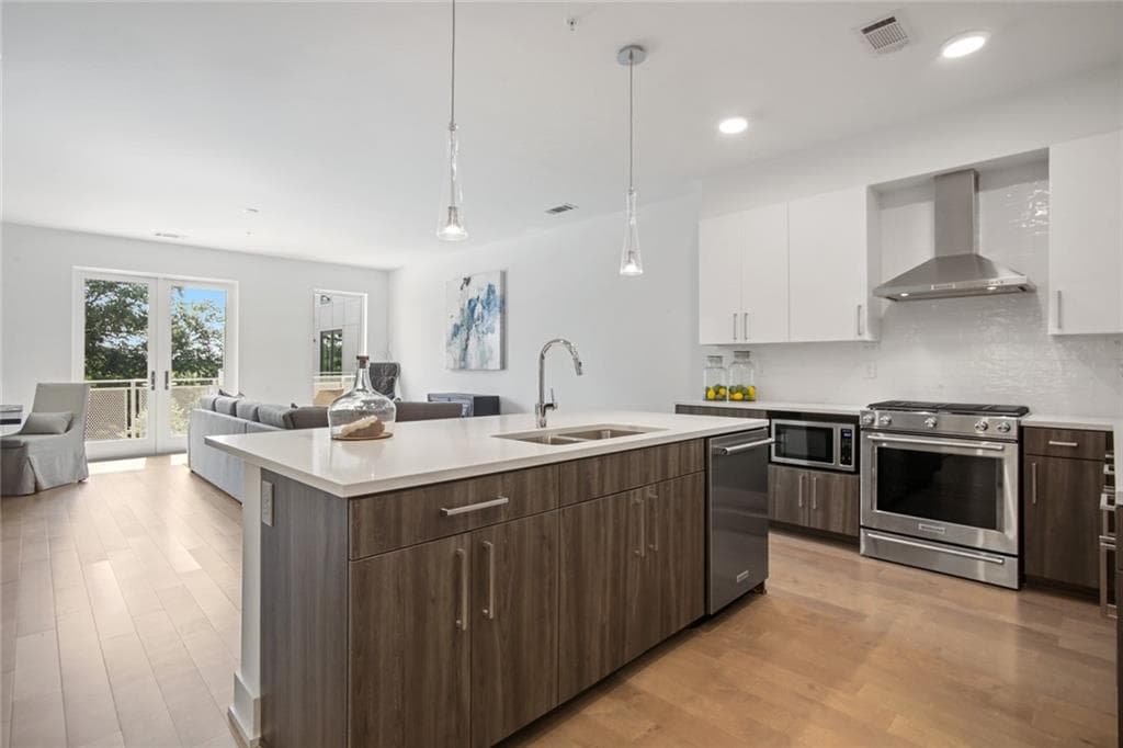 1 bedroom, 1 bathroom, 967 sq ft condominium sold at 775 Juniper Street 418, Atlanta, GA 30308