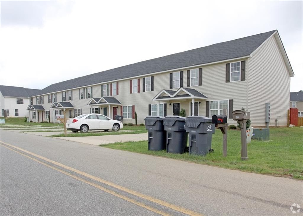 3 bedroom, 3 bathroom, 1,320 sq ft townhouse sold at 144 Blake Avenue, Jackson, GA 30233