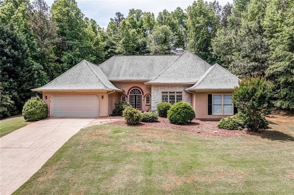 3 bedroom, 3 bathroom, 2,914 sq ft single family residence sold at 550 Devonshire Farms Way, Alpharetta, GA 30004