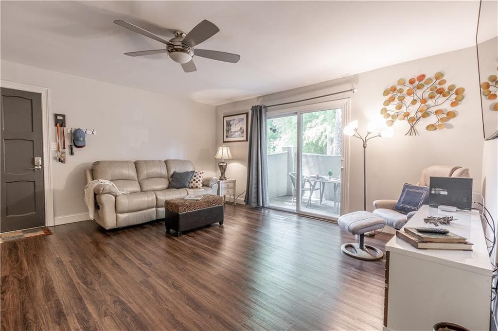 2 bedroom, 2 bathroom, 1,055 sq ft condominium sold at 725 Dalrymple Road 2E, Sandy Springs, GA 30328