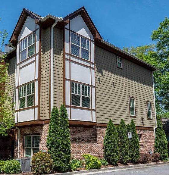 4 bedroom, 4 bathroom, 2,070 sq ft townhouse sold at 1331 OAKVIEW Road, Decatur, GA 30030