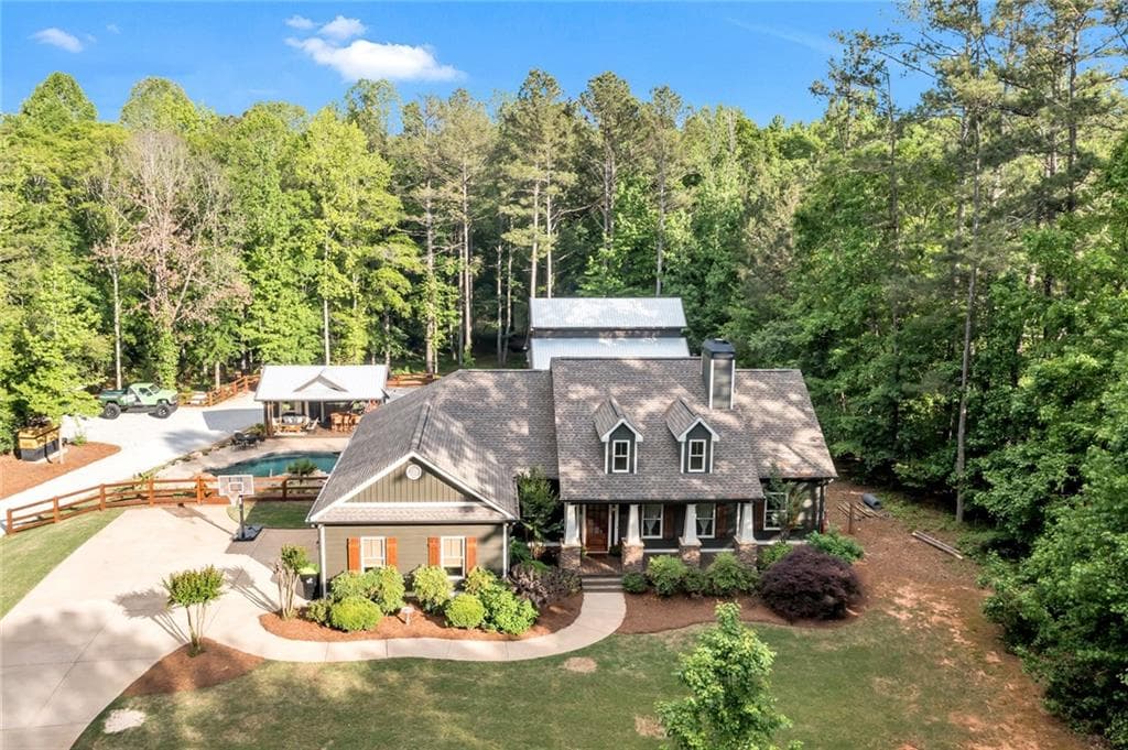 4 bedroom, 3 bathroom, 3,172 sq ft single family residence sold at 1220 Lester Road, Douglasville, GA 30134