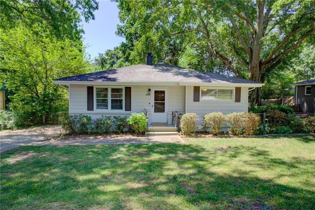 3 bedroom, 1 bathroom, 964 sq ft single family residence sold at 1000 Oakdale Drive, Smyrna, GA 30080